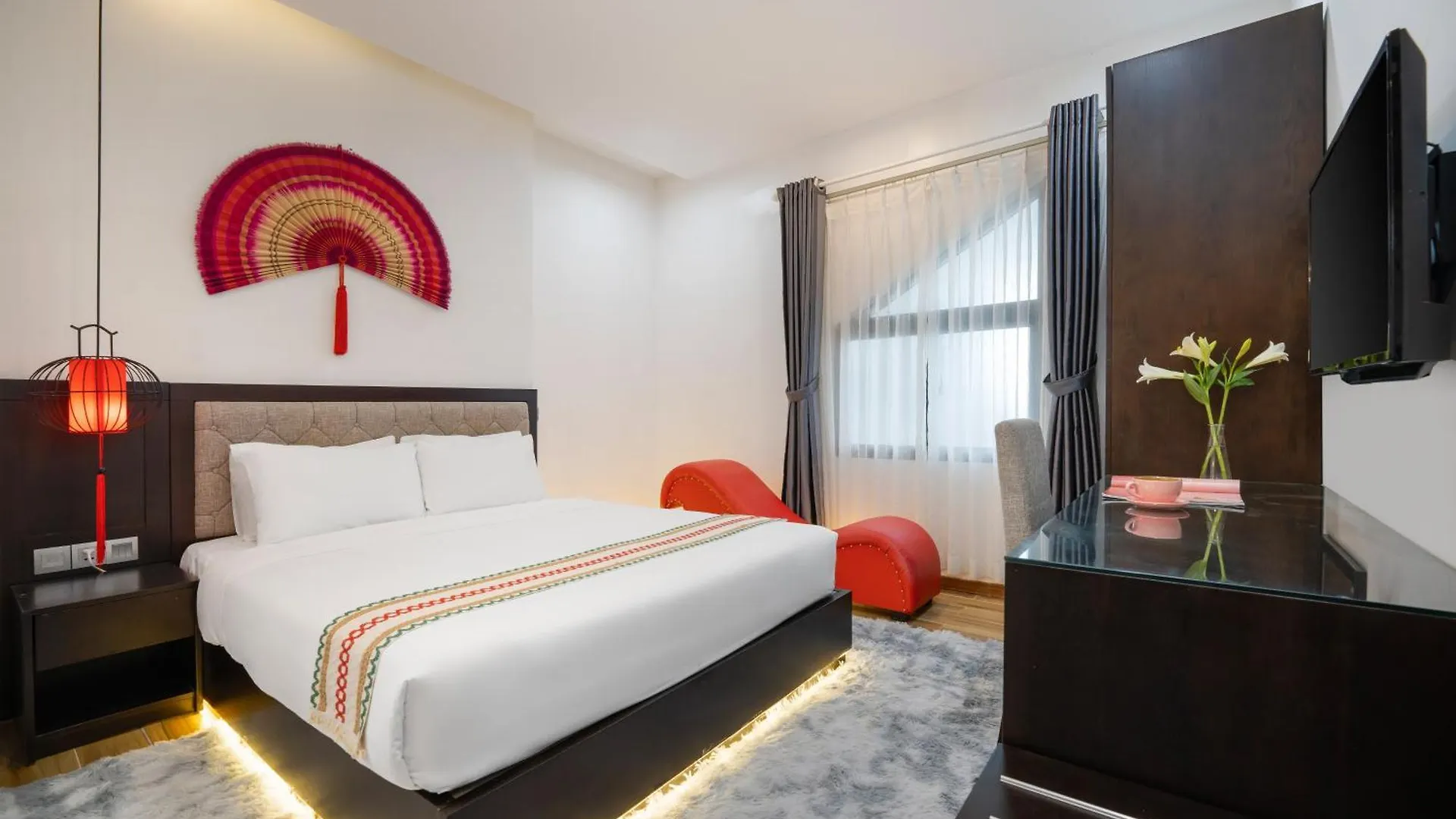 Flower Hotel Da Nang 4*,
