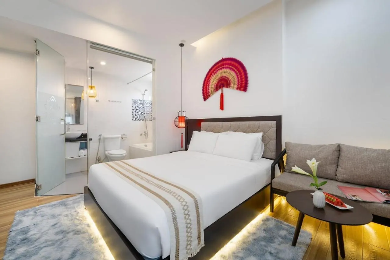 Flower Hotel Da Nang 4*,
